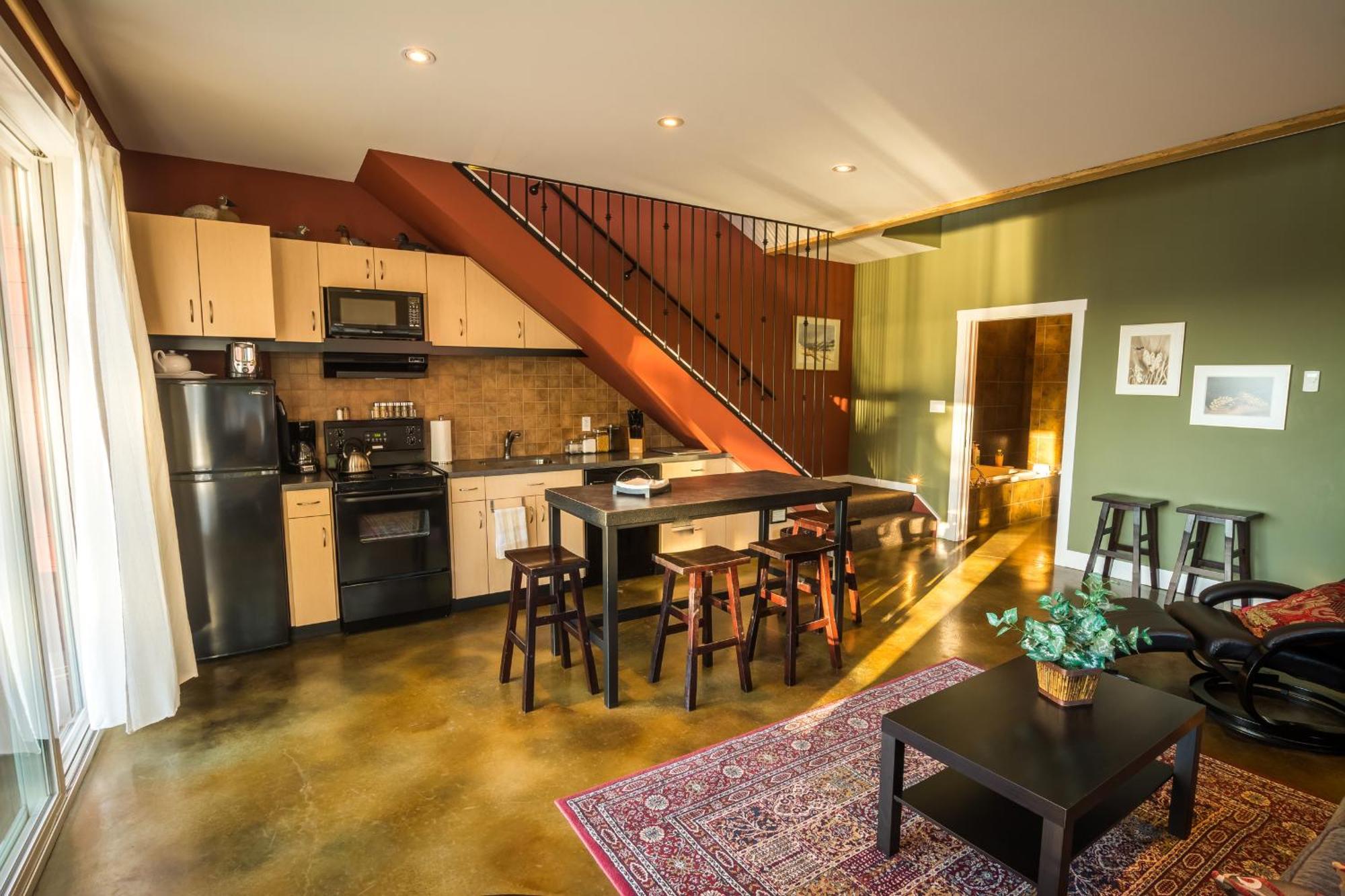 Crooked Tree Guest Suites Penticton Exterior photo