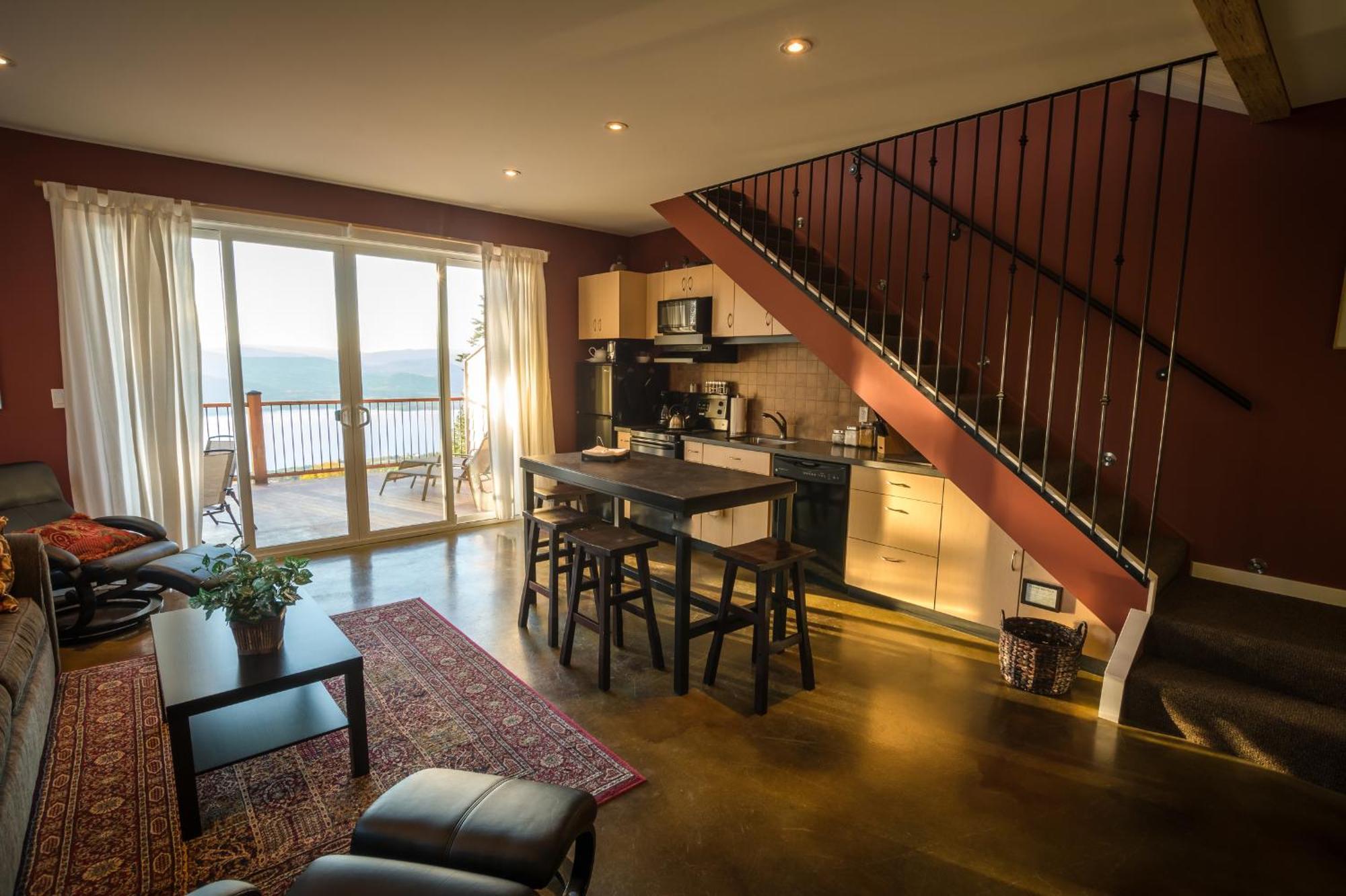 Crooked Tree Guest Suites Penticton Exterior photo