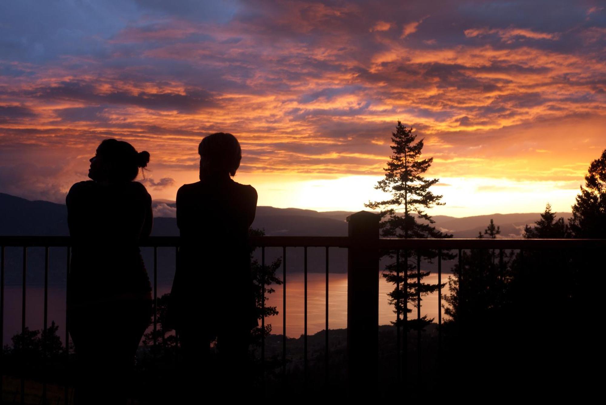 Crooked Tree Guest Suites Penticton Exterior photo