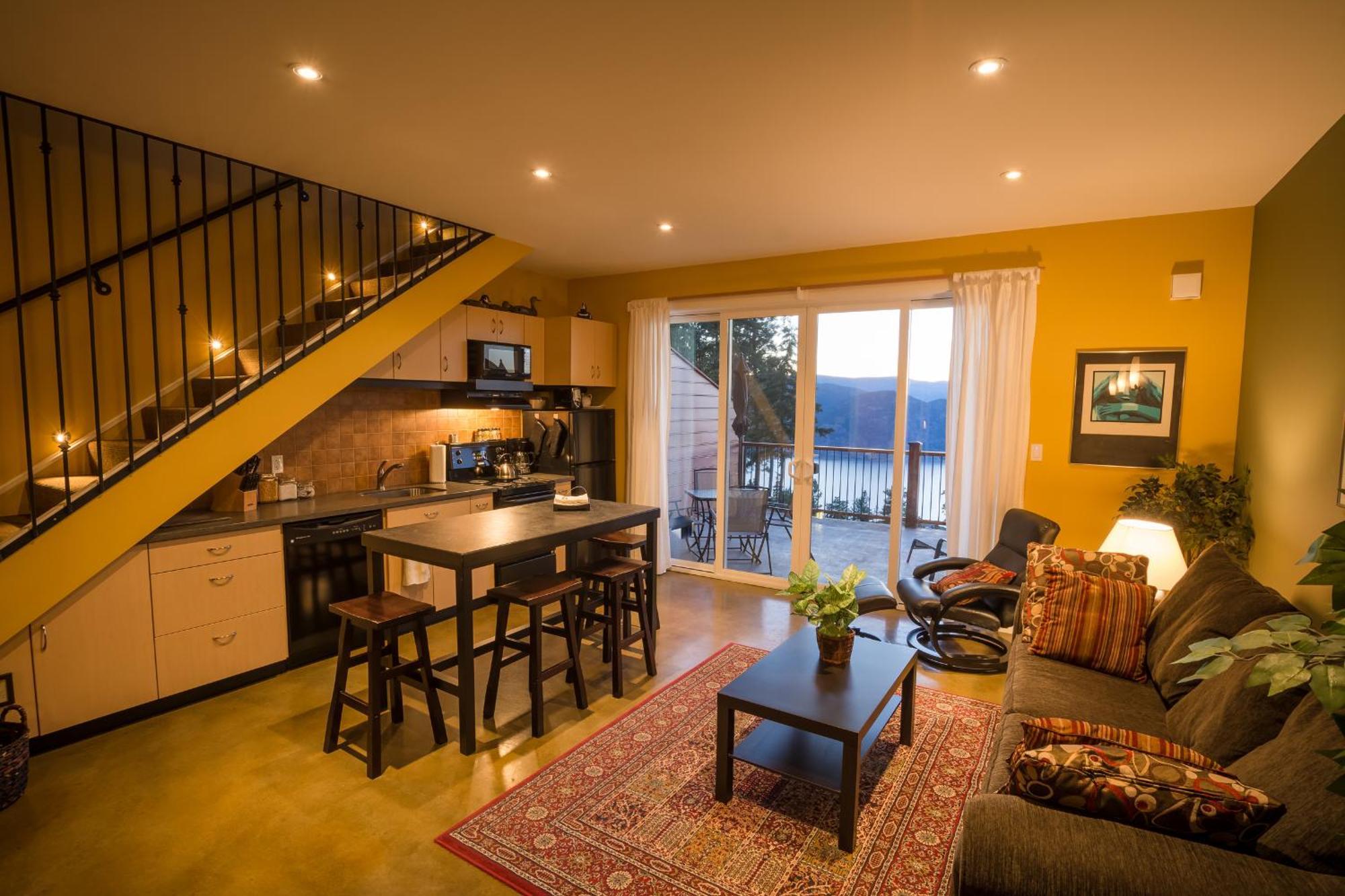Crooked Tree Guest Suites Penticton Exterior photo